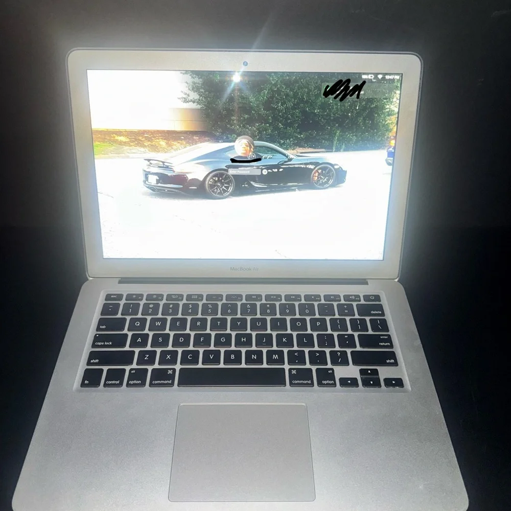 Apple MacBook in Sleek Silver